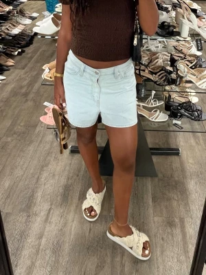 Levis denimshorts  - Snygga Levis denim shorts.  W28