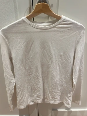 Vit långärmad basic tröja - Vit långärmad tröja 