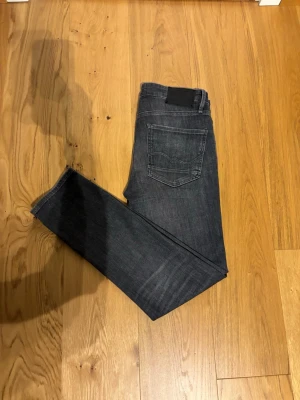 Slim/regular jenas ifrån Jack & Jones - Hej, säljer nu mina jeans ifrån Jack & Jones som är Slim/ regular 