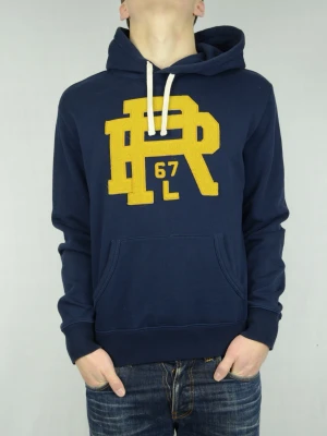 Ralph Lauren hoodie  - RALPH LAUREN HOODIE Storlek : M Passform : Normal Användning : Hoodien är i ett väldigt fint skick utan defekter Nypris : Cirka 3000SEK Modellen på bilden : 182CM och väger 77KG