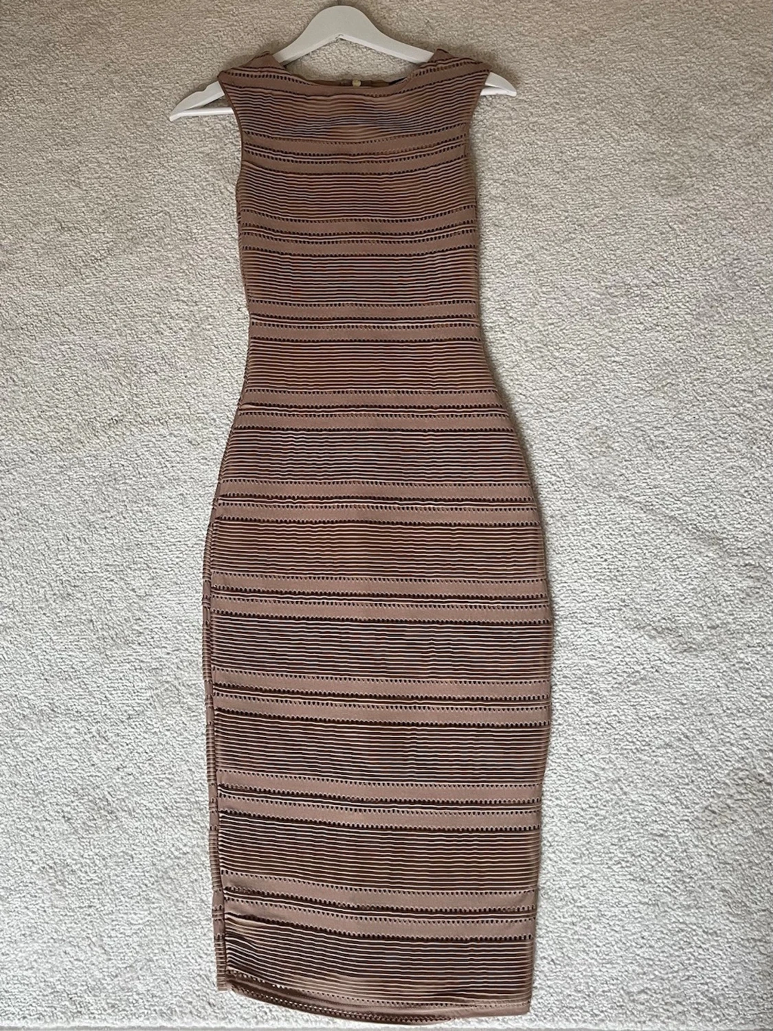 Beige ribbad midiklänning - 2