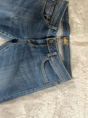 Low waist Lee jeans - Väldigt snygga jeans utvängda