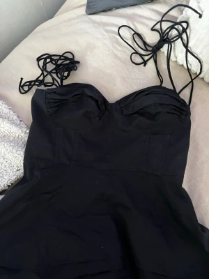 Svart Zara topp - Topp från Zara som är för liten 