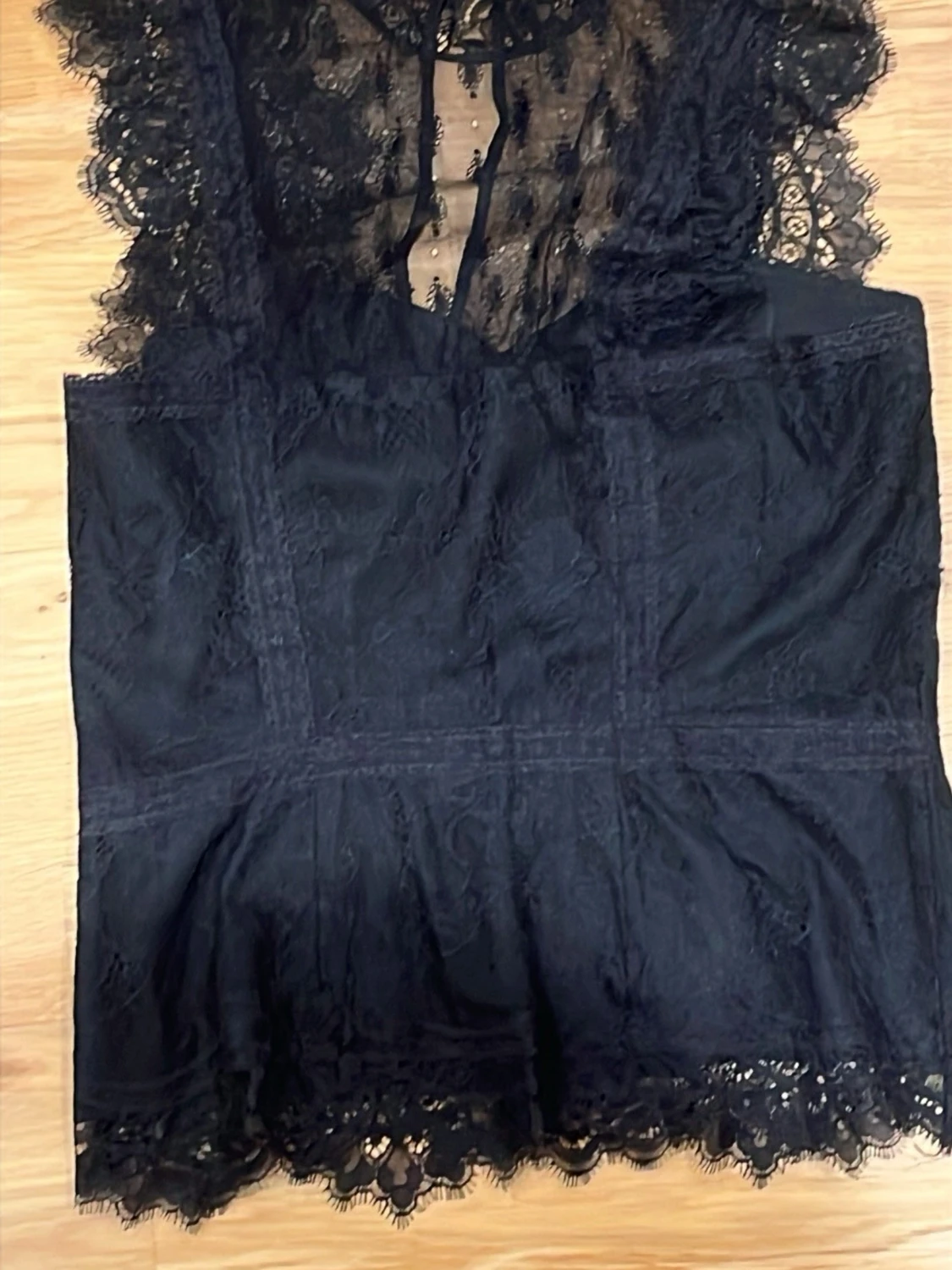 Svart spetsblus med hög hals - 1