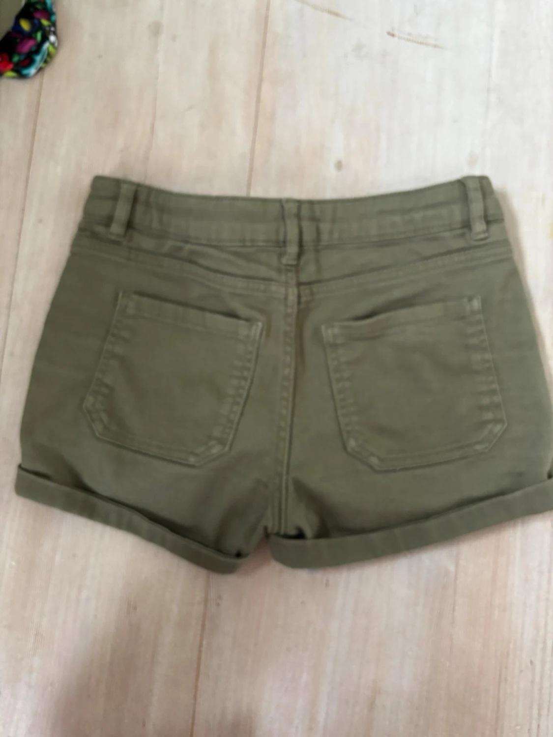 Olivgröna shorts med uppvik xxs - 1