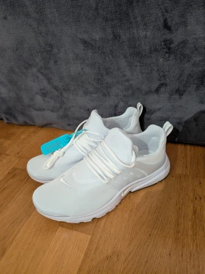 Nike Prestos  - Helt Oanvända 