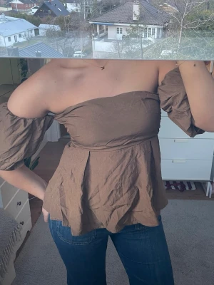 Topp - Superfin topp med puff ärmar 