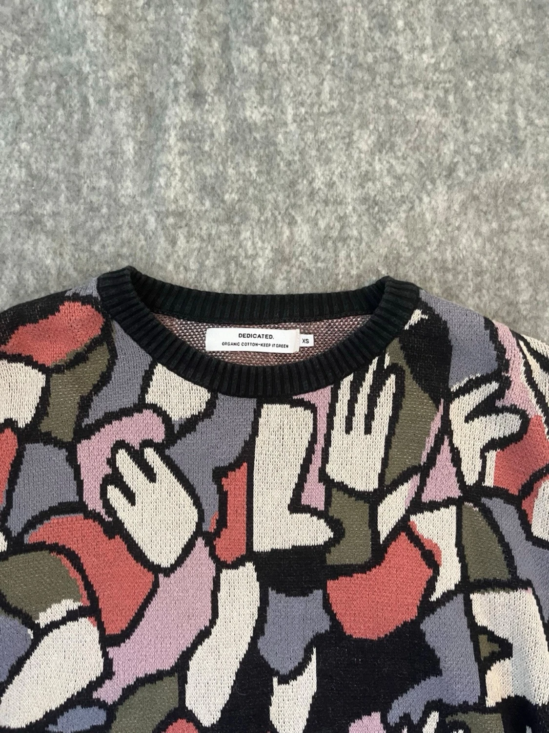 Stickad tröja med handmönster - 2