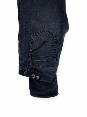 Dondup jeans W31 - Ett par blåa dondup jeans i storlek 31 som är i ganska fint skick. Skicka gärna meddelande om ni är intresserade eller har några frågor😊