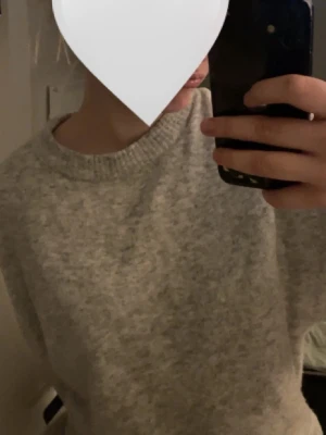 Ljusgrå stickad tröja - Söt stickad tröja som är mysig att ha på sig🩶