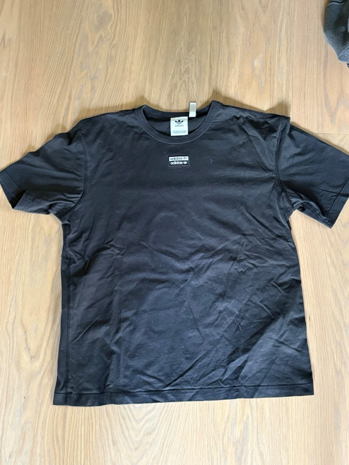 Svart Adidas t-shirt med logga