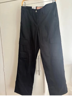 Svarta cargobyxor M - Helt nya! Snygga svarta cargobyxor 
