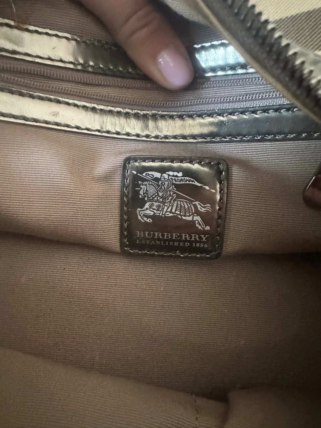 Beige handväska med rutigt mönster - 2