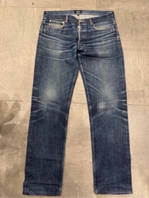 APC selvedge jeans 30 - APC selvedge jeans med sköna fades. 41 midja 102 längd 18 benöppning. Skriv om ni har frågor !