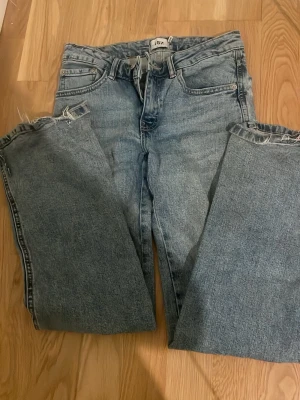 Blå jeans Boot cut xs från lager 157 - Säljer ett par boot cut jeans för det kommer inte till  användning. 
