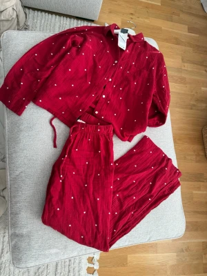Pyjamas - Ny med lapp