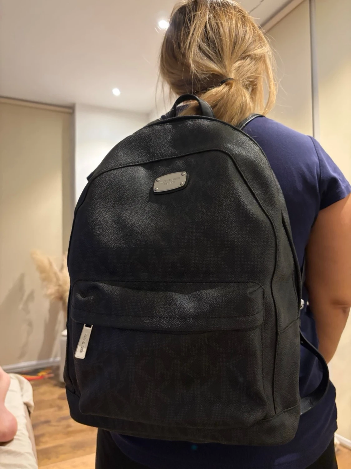 Svart ryggsäck från Michael Kors - 3