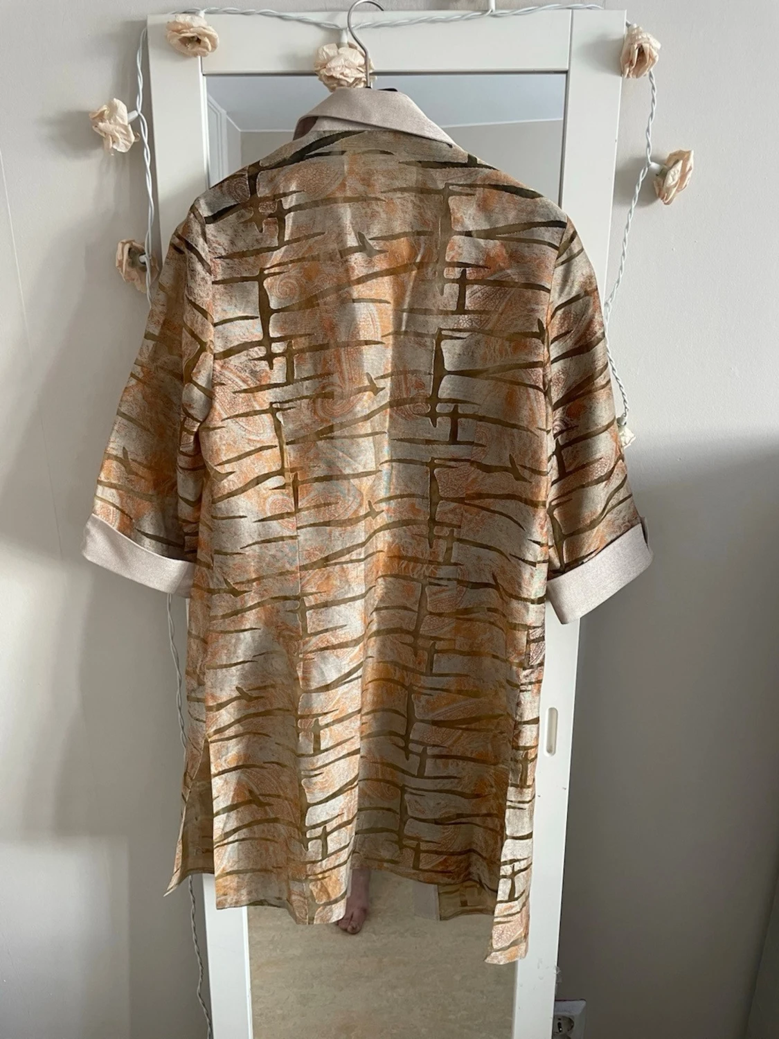 Beige mönstrad  lång jacka  med knappar - 1