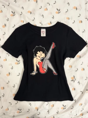 original betty boop y2k graphic tee  - vintage betty boop ❤️från 2003 så söt i jättefint skick storlek 1 passar S 36-38 se mått på bilder 