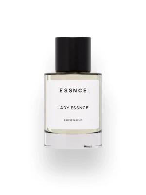 Lady Essnce Eau de Parfum - Minimalistisk parfymflaska från ESSNCE med svart cylinderlock och transparent glas. Doften heter Lady Essnce och etiketten är vit med stilren svart text. Flaskan har en modern och enkel design som känns lyxig och trendig.