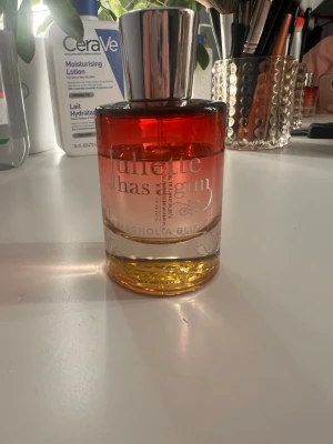 Juliette Has a Gun Magnolia Bliss EdP - Juliette Has a Gun Magnolia Bliss EdP 50ml, se bild för att se hur mycket som finns kvar💗