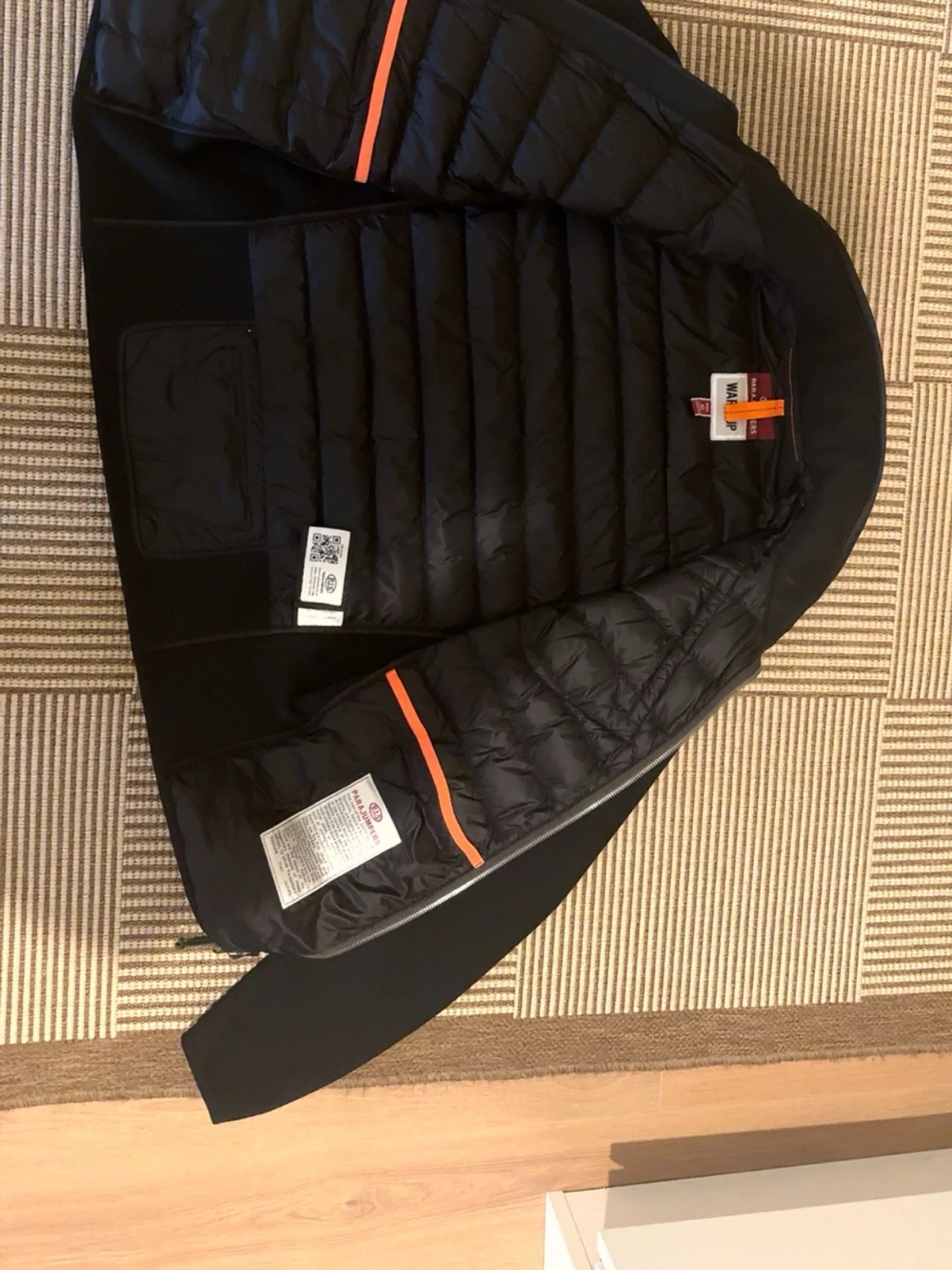 Svart dunväst från Parajumpers - 2