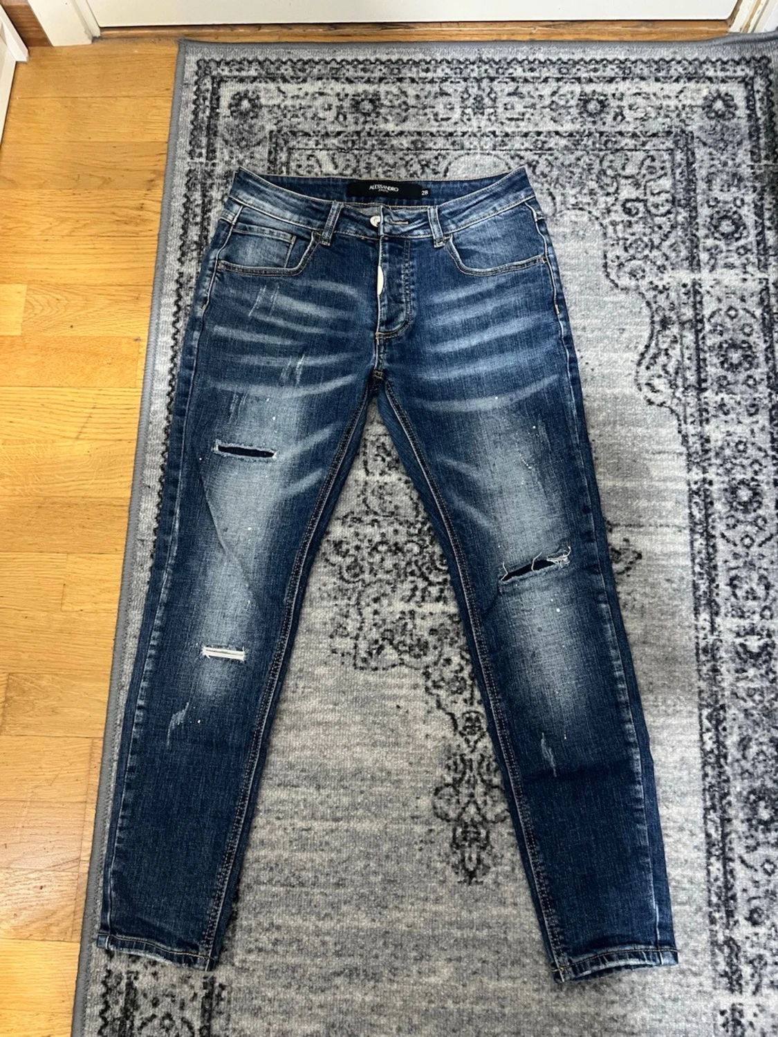 Blå slitna jeans från Born In Italy - 1