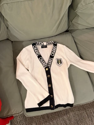 Knit sweater  - Slim fit, fit s size.