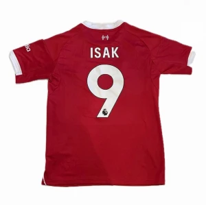 Alexander Isak Liverpool Tröja - Liverpool fotbollströja från säsongen 25/26. Namnet på tröjan är ISAK och nummer 9 på ryggen.  Tröjan är i väldigt bra skick och har inga skador! (Storleken är S men passar även M)