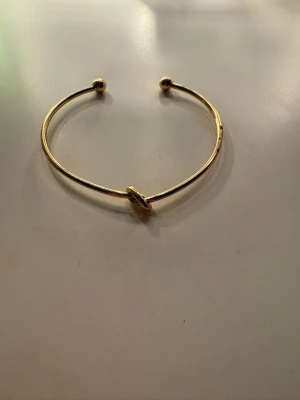 Armband - Justerbar armband. Använd få gånger. 