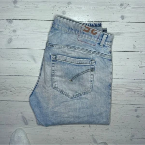 Dondup George jeans - Jävligt feta jeans från Dondup i modellen George i perfekt skick 🙌 skriv vid fråga 👍 
