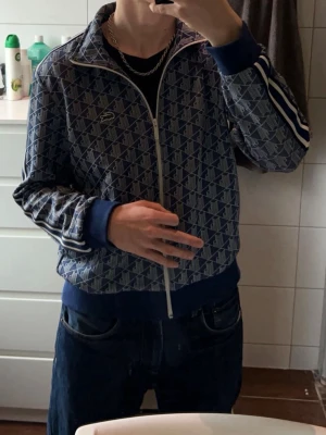 Lacoste zip hoodie - lacoste zip hoodie storlek M, knappt använd, precis som ny