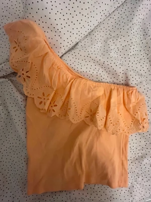 Topp från Zara  - Super söt och trendig sommartips från Zara! Använt fåtal gånger 🌸🌸