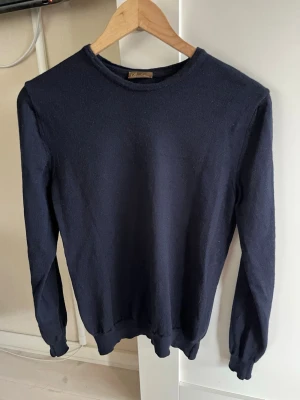 Stenströms tröja  - Tröja från stenströms skön och perfekt att ha i garderoben! Priset kan diskuteras, nypris på denna är 2500kr storlek medium men sitter mer som en small i storlek!