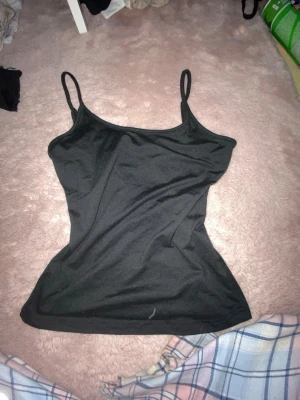 Svart linne - svart linne aldrig andvönd myxket nra skick dm mig om du vill se hur den sitter på