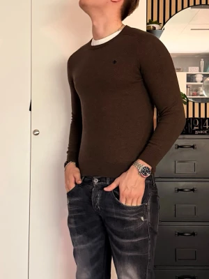 Stickad tröja från Morris  - Stickad tröja från Morris(100% Merinoull). Storleken passar Small.   Modellen-182cm-80kg