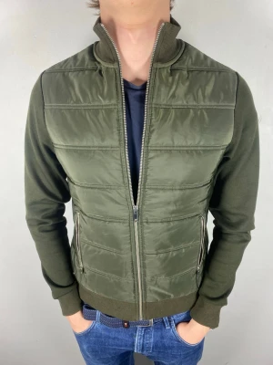 Reiss cardigan  - Size XS | Mycket bra skick | Modellen är 184, 74 kg | Hör av dig vid frågor!