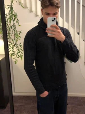 Stickad cardigan tröja - Använt fåtal gånger. Inga defekter