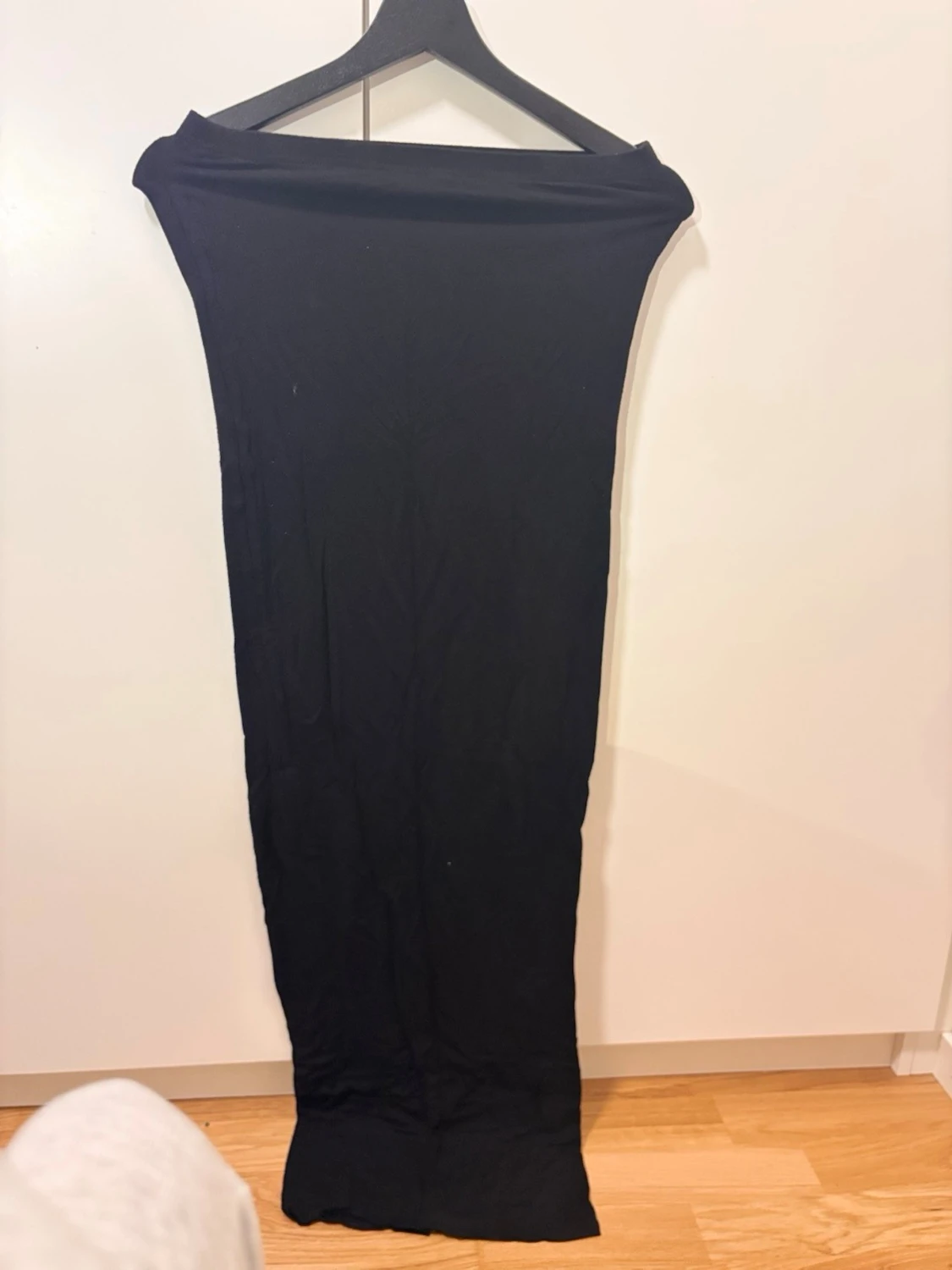 Svart lång tight kjol