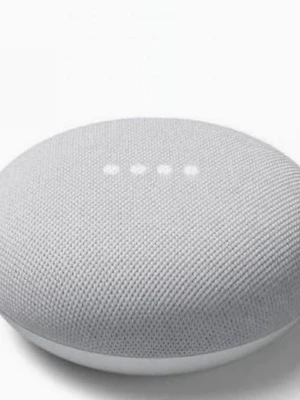 Google Nest Mini smart högtalare grå - Snygg och kompakt Google Nest Mini trådlös högtalare i ljusgrå färg. Rundad form med tygmaterial på ovansidan och fyra diskreta LED-lampor. Perfekt för att styra musik och smarta hemmet med rösten.