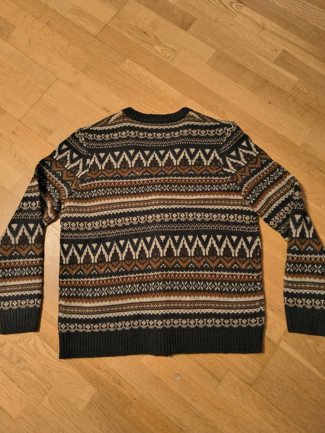 Mönstrad kofta  - 2