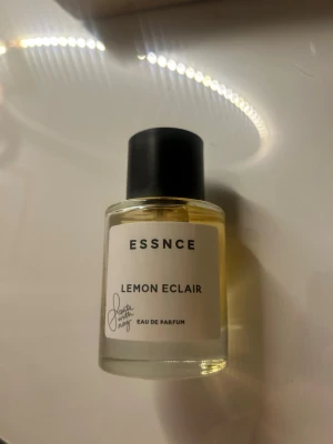 ESSNCE Lemon Eclair Eau de Parfum - Lemon eclair från essnce, endast använd några få gånger, max 5. 