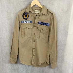 Ralph lauren field jacket  - Toppskick! Modellen är 185 och bär S