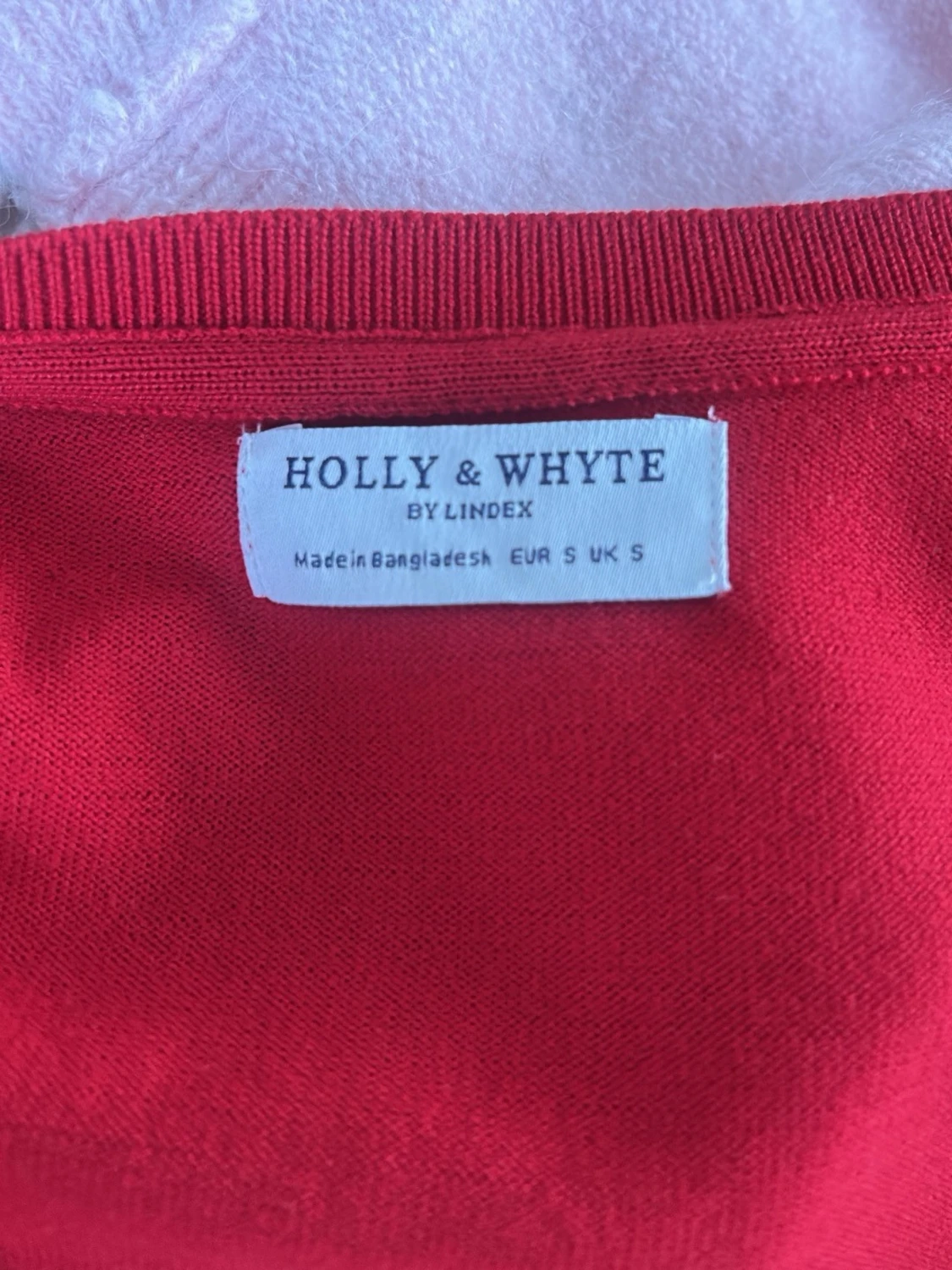 Röd cardigan med pärlknappar - 2