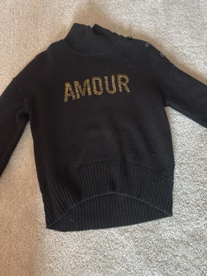 Zadig tröja  - En snygg Zadig tröja där det står Amour på! Super fin! 