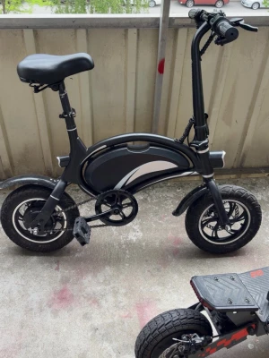 Mini E-bike - 🚲⚡ Fällbar elcykel i nästan nyskick!  Säljer min elcykel då den inte används längre. Den är i mycket fint skick med väldigt få synliga märken. Toppfart ca 32 km/h och räckvidd upp till ca 25 km per laddning. Klarar upp till 100 kg. Batteriet är uppgraderat till 12V 10Ah för bättre prestanda. Laddare medföljer. Perfekt för pendling eller kortare resor. Fungerar som den ska men behövs en ny batteri annars är den redo att användas direkt. Skicka meddelande vid intresse! 🚲⚡( pris kan diskuteras)  ( 