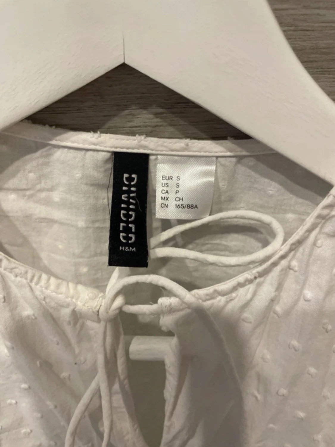Vit blus med puffärm  - 1