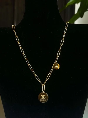 Fint halsband  - Helt nytt halsband i rostfritt stål.