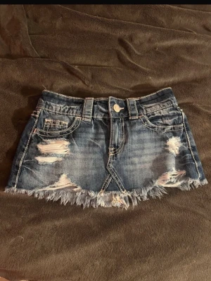jeans kjol  - köptes på plick och är helt oanvänd då den var för liten🩷🩷 