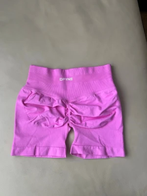 DFYNE shorts  - Färgen heter blossom och de är i ett perfekt skick utan defekter🌸